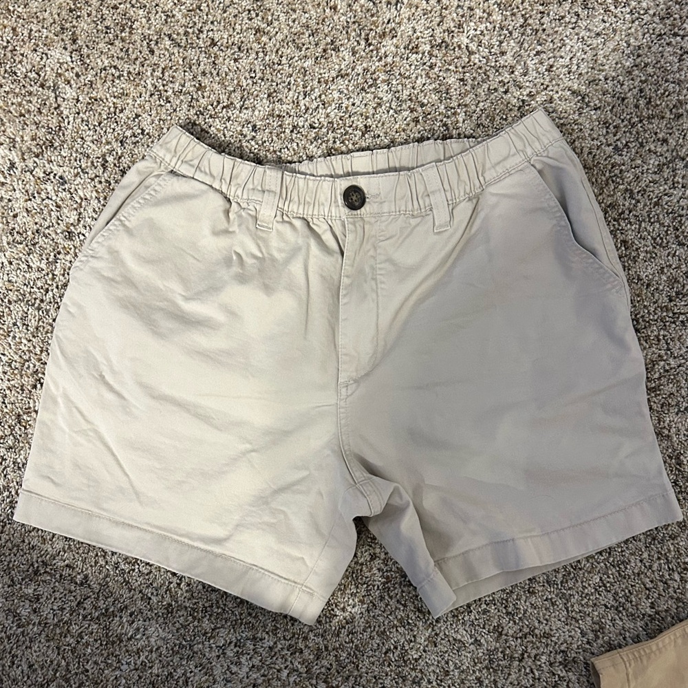 Chubbies 5.5in inseam medium light khaki shorts